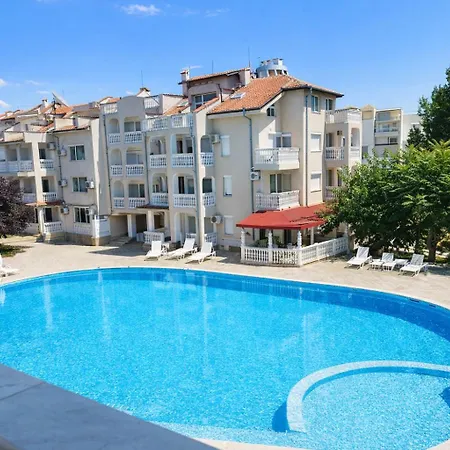 Sunny Bravo 3 - 2br Pool View Апартамент